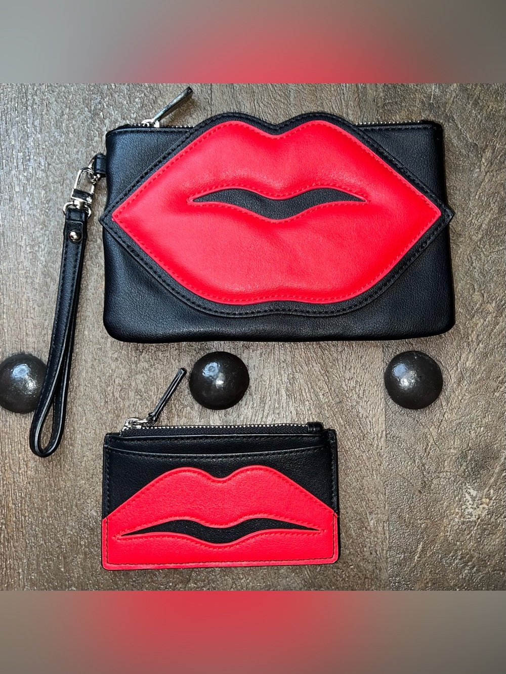 Express Matching Wristlet and Wallet
Lips Kiss Red Black